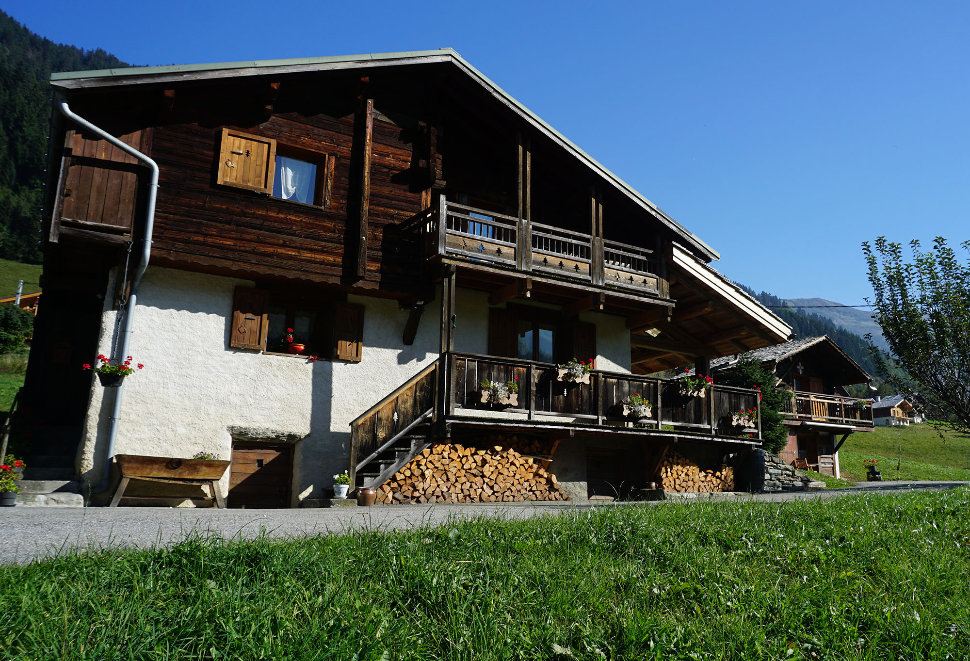 Le Chalet du Praz — façade authentique
