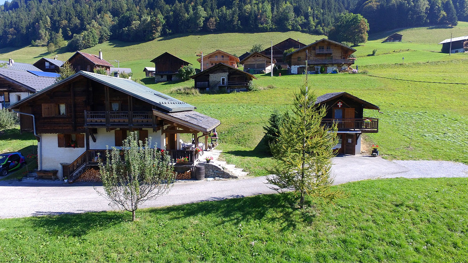 Vue des chalets et alpages du Praz