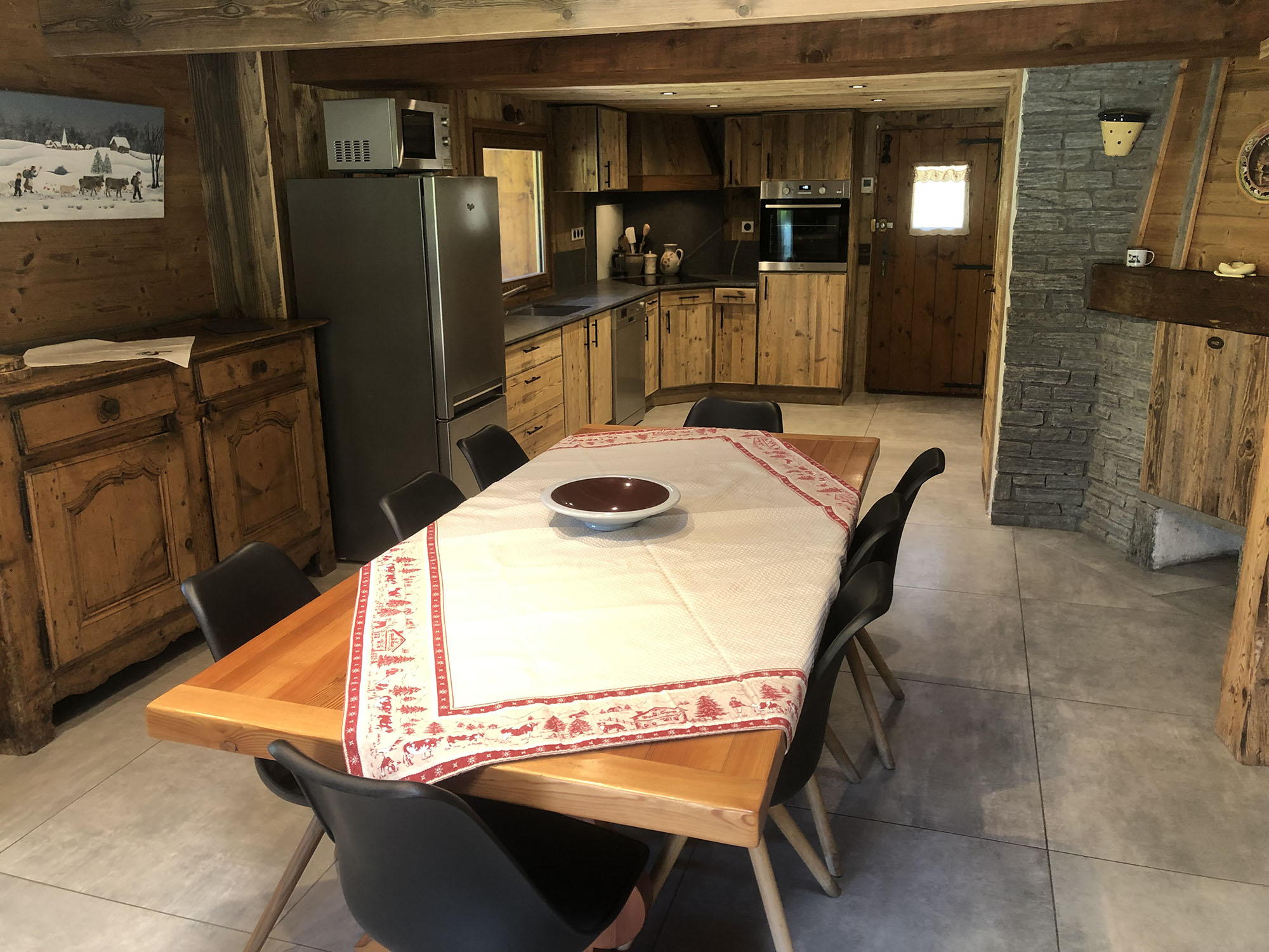 Intérieur du Gîte du Praz — cuisine et séjour
