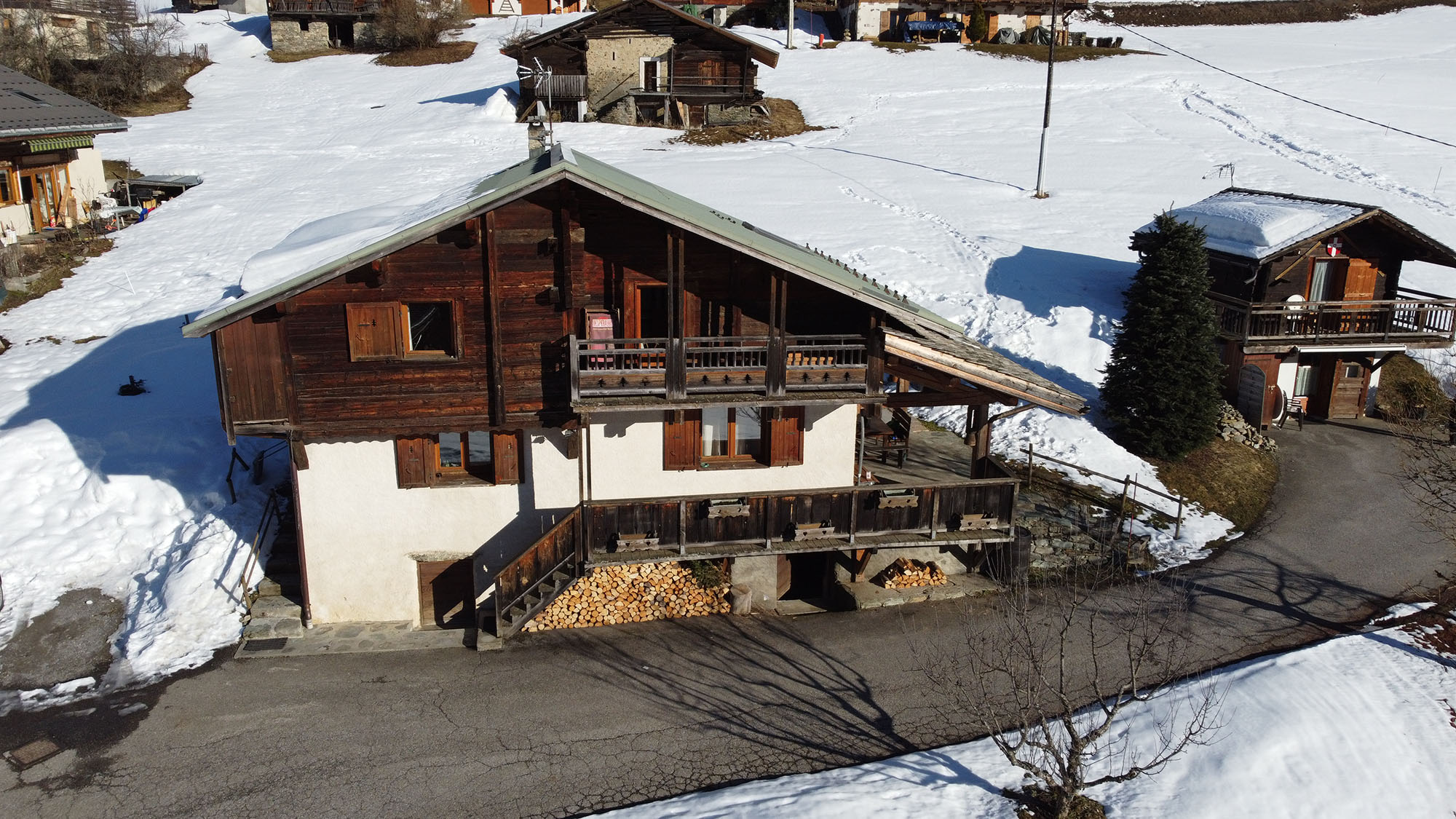 Le chalet sous la neige — hiver à Arêches